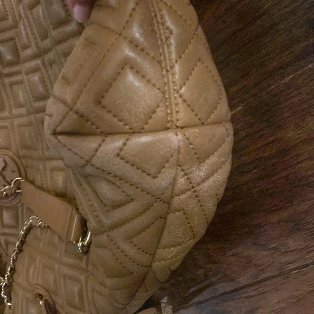 Tory Burch Tan Gold Quilted Shoulder Bag - Picture 11 of 11